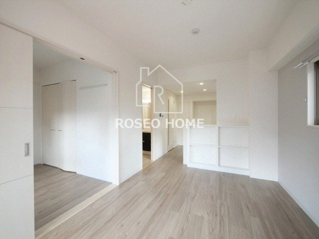 Arome梅田の居間・リビング