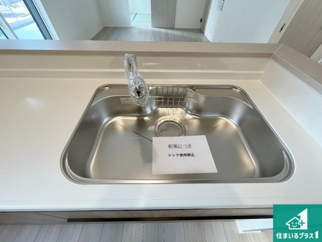栗東市小平井　第1期　新築一戸建ての設備|浄水器を内蔵！炊飯時、お茶を作る時に安心してお水を使えます！お湯と冷水、浄水と原水、シャワーの切替えもワンタッチです！