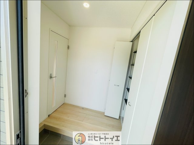 大川市津　新築建売の玄関