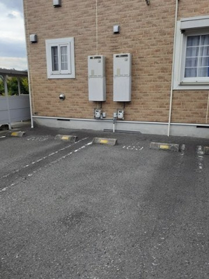 【駐車場】 | アルト・ピアーノ有本Ⅲ | 駐車場に車を止められます