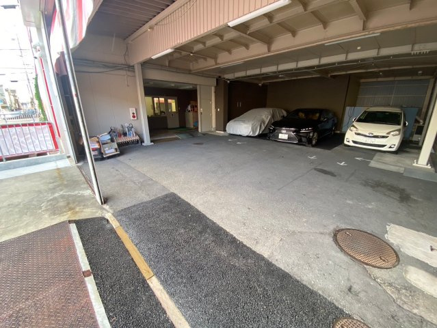 ラジルマ本社事務所の駐車場