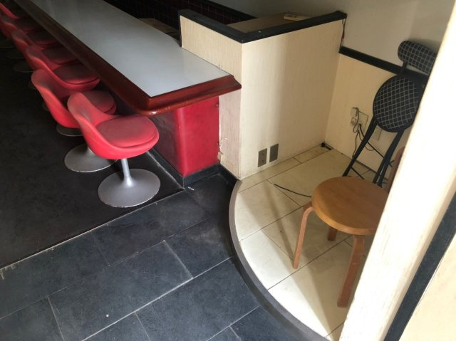 西京区役所前　テナントテラスの内装