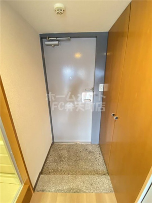 【玄関】 | ガーデン弁天町 | 玄関です