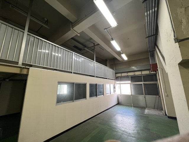 石塚ビルの内装