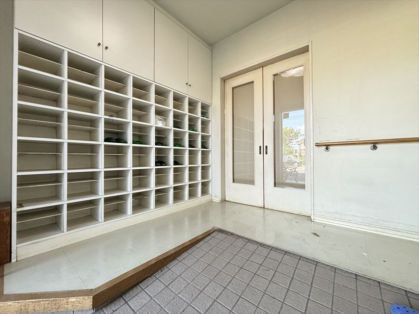 下高野貸店舗の玄関