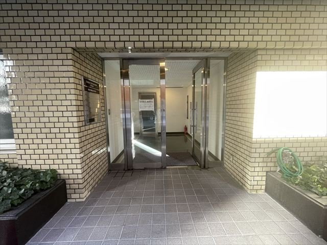 シャトレ代官山アネックスのエントランス