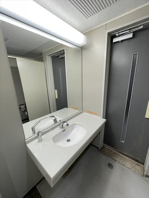 越一ビルのトイレ