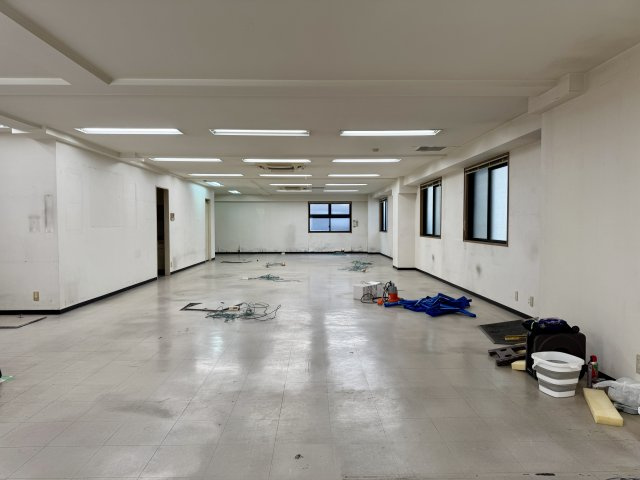 新宿区矢来町の店舗事務所の内装