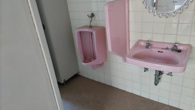 米澤ビルの洗面所