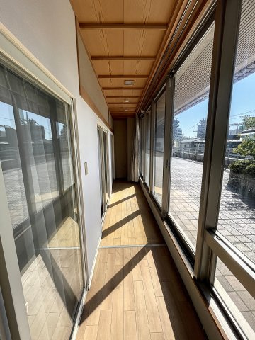 津田メディカルビルのバルコニー