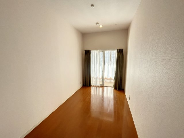 津田メディカルビルの洋室