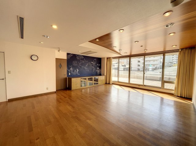 津田メディカルビルの居間・リビング