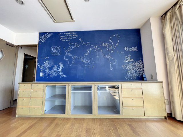 津田メディカルビルの居間・リビング