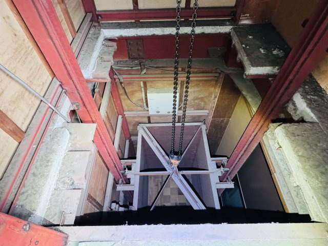 田中貸事務所の設備|搬入用EV
