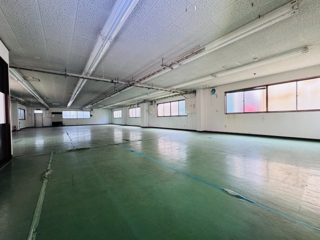 田中貸事務所の内装|倉庫・作業場部分