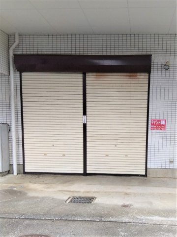 田中貸事務所の設備|搬入口のシャッター