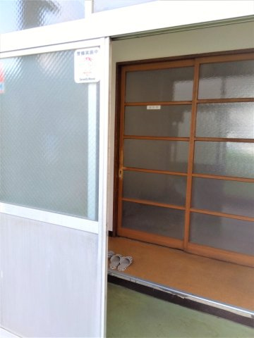 田中貸事務所の玄関