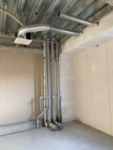 スプリング河辺駅前メディカルビルの内装