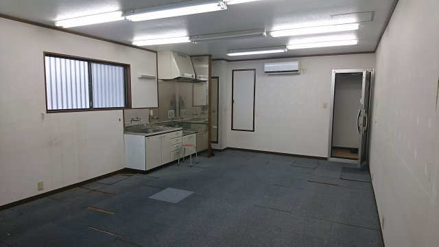 長尾店舗の内装