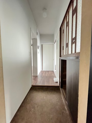 舞子片山団地４号棟の玄関