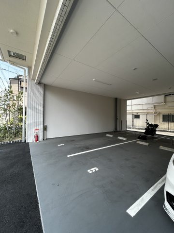 D.Clarest玉造(ディクレアストタマツクリ)の駐車場