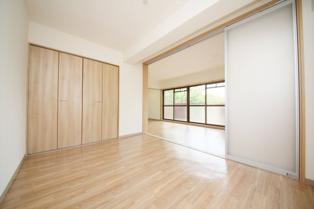 ビューテラス富貴の洋室