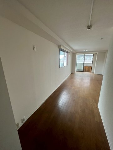 湘南NIビルの居間・リビング