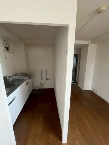 湘南NIビルの居間・リビング