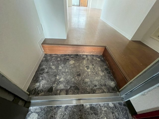 湘南NIビルの玄関