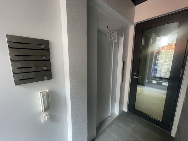 LILAS　SHONAN　XIの設備|1F共用部　EV、ポスト