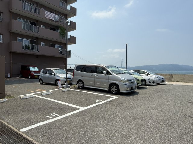 ライオンズマンション舞子の駐車場