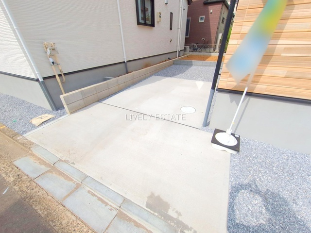 越谷市越ヶ谷 新築分譲住宅 全2棟 1号棟の駐車場
