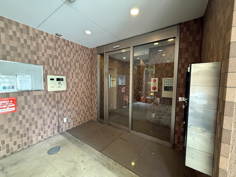 ヴィレッジヒル宮西のエントランス