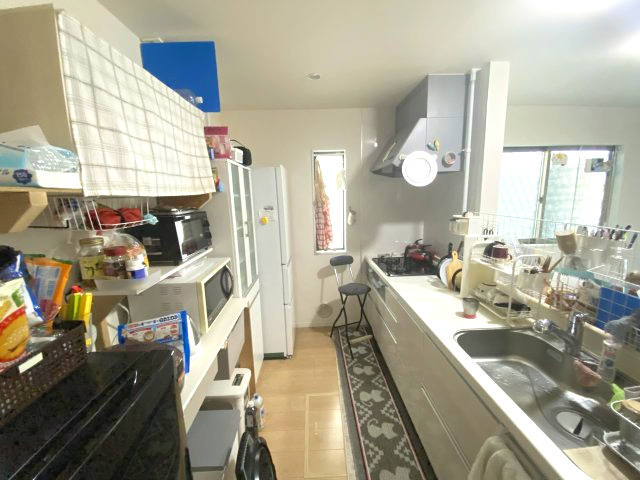 水郷田名２丁目　中古戸建のキッチン|リビングが見渡せる対面キッチン