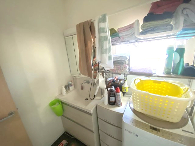 水郷田名２丁目　中古戸建の独立洗面台|キッチン・洗面など水回りが集中していて、効率的に家事ができます