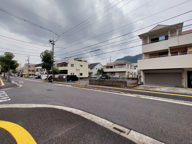 【前面道路含む現地写真】