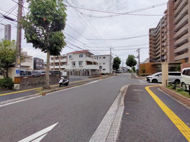 【前面道路含む現地写真】