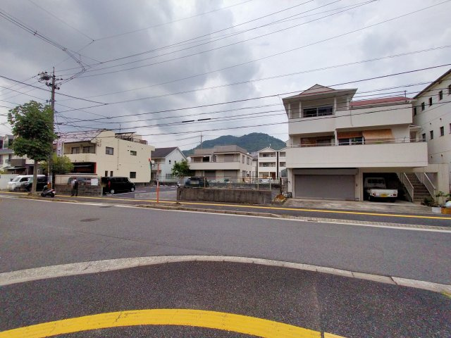 【前面道路含む現地写真】