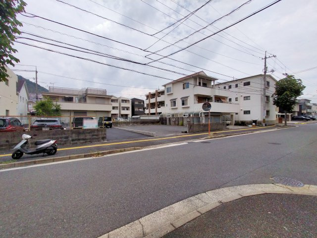 【前面道路含む現地写真】