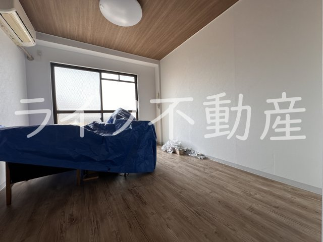 ロイヤルシード小阪の寝室