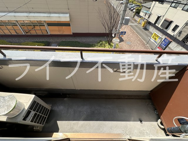 ロイヤルシード小阪のバルコニー