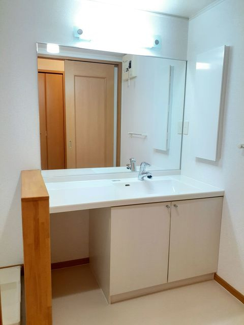 アン・サンクセットの独立洗面台