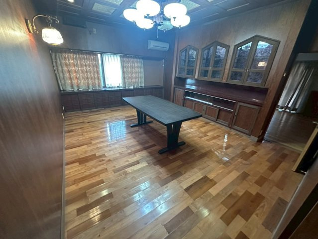 大字岩田　中古一戸建の洋室