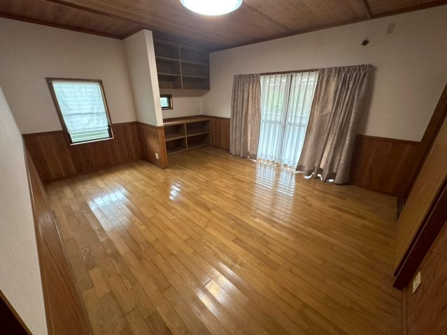 大字岩田　中古一戸建の洋室