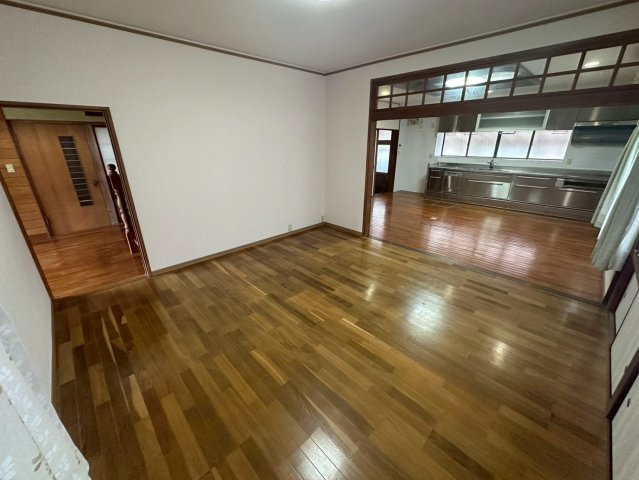 大字岩田　中古一戸建の居間・リビング