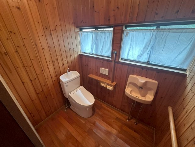 大字岩田　中古一戸建のトイレ