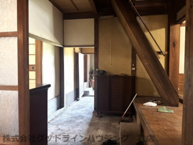 西垂水戸建のその他|玄関からの続き土間、これぞ日本家屋