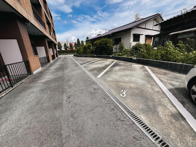 シャルマンコーポの駐車場|駐車場に車を止められます