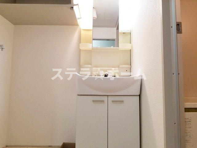 GSハイム新大阪の独立洗面台|朝の支度にも助かる、独立の洗髪洗面化粧台