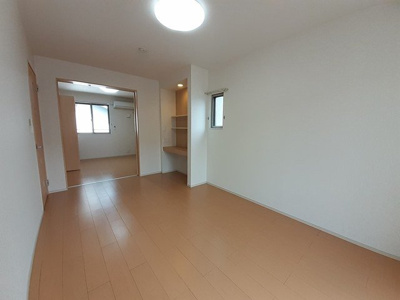 【居間・リビング】 | エスペランサ白国Ⅱ | こちらのリビングで趣味の時間をお楽しみください